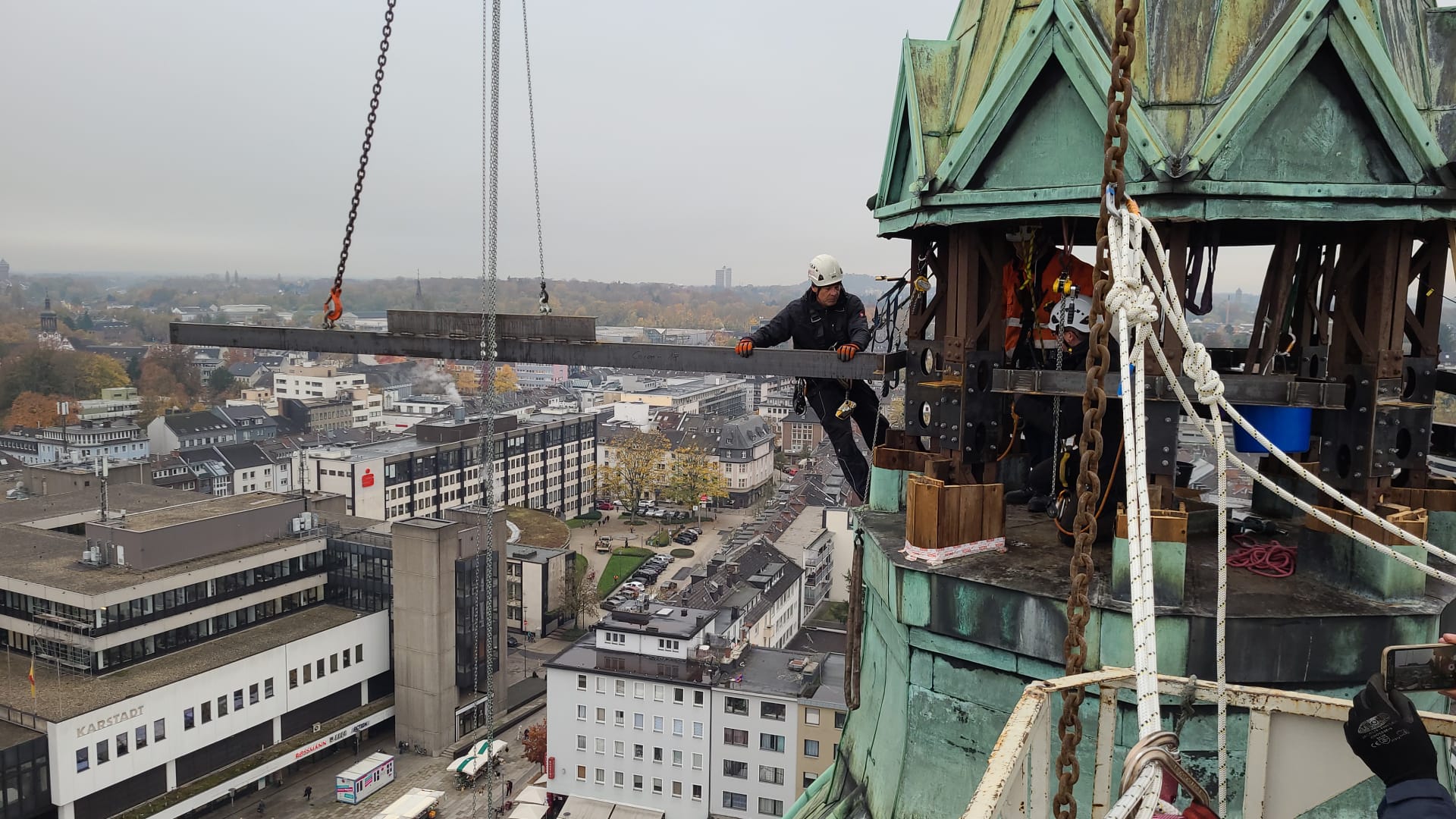 Abheben des Turmhelm Hauptkirche Rheydt